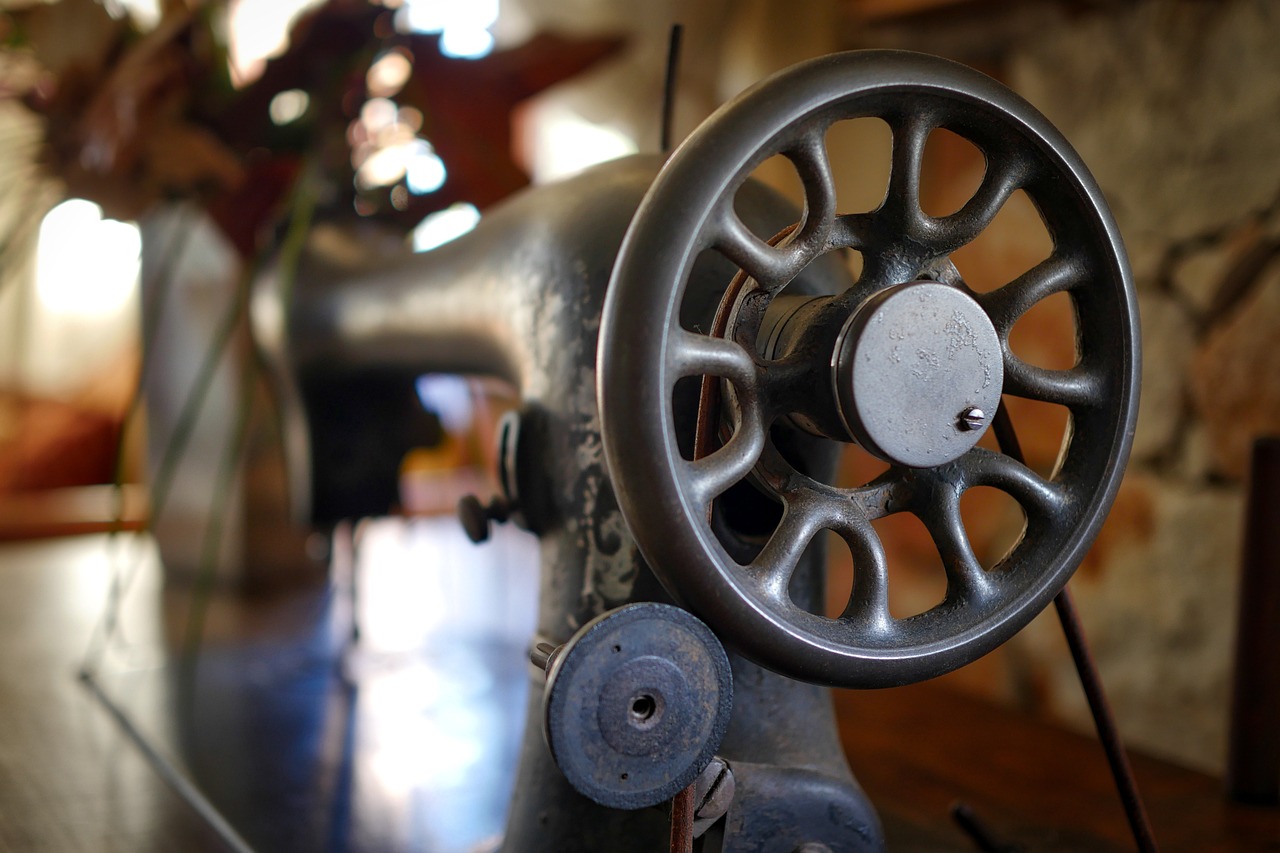 Simple Steps on How to Thread a Sewing Machine